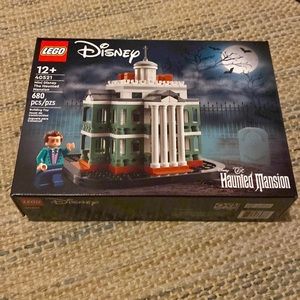 Disney mini haunted mansion lego set